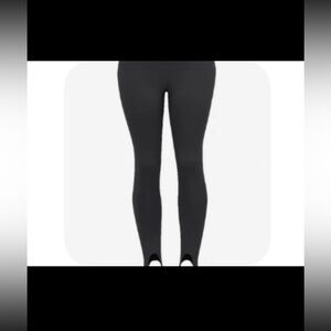 NWOT TRESSER Black Soft Stirrup Leggings